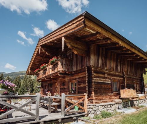 Martenalm mit Balkon und Holzterrasse